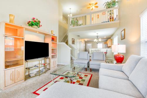 Greensboro House | Central Greensboro Townhome + Pool Access!
