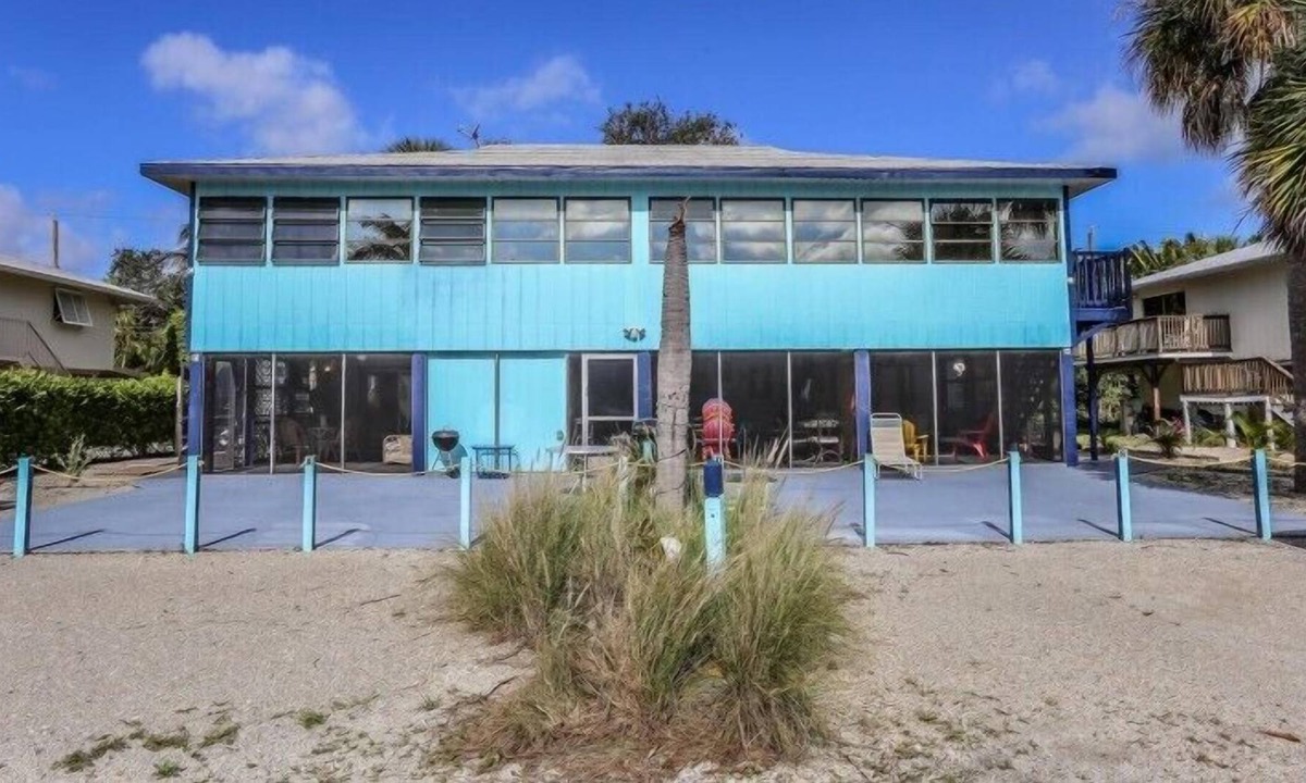 Anchorage Villa B | Mid Island
