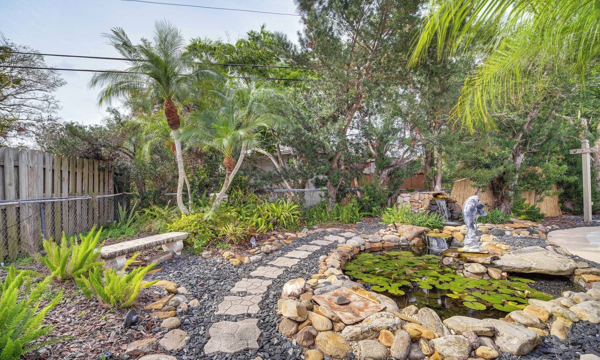 Merritt Island Cottage | Centrally Located Merritt Island Home: Pool, Porch