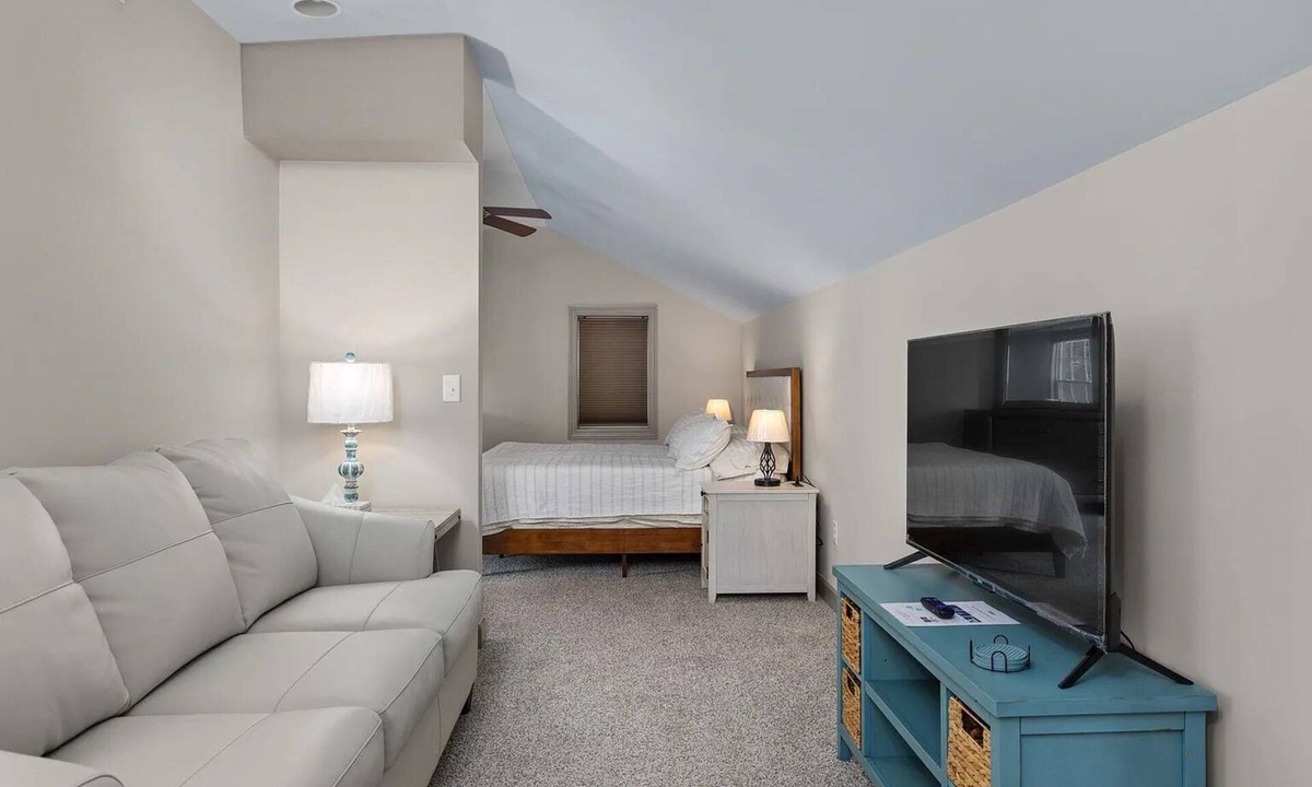 Florence House | Charming 1-bedroom house in fabulous Florence Alabama
