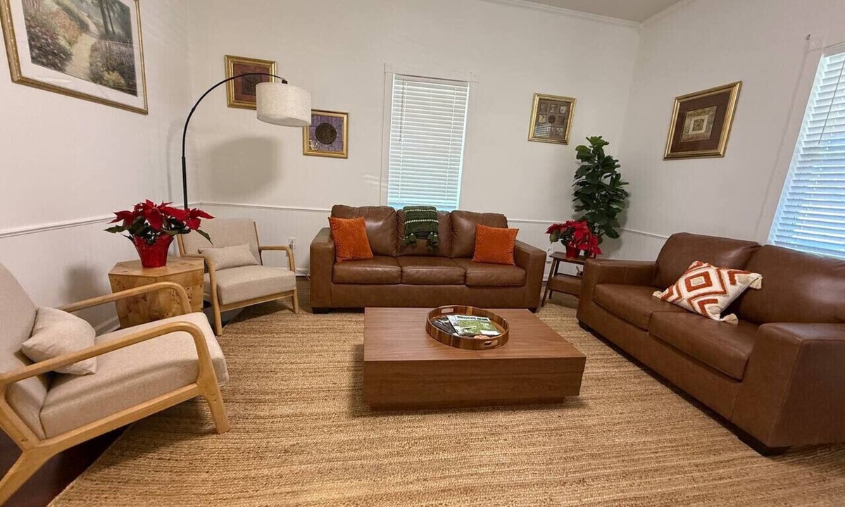 Anderson House | Charming 2-Bedroom/1 Bath Near Everything