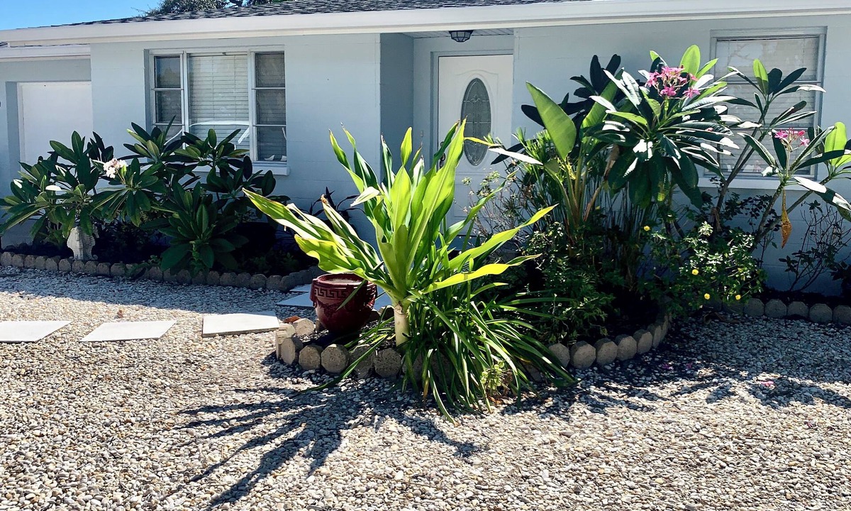 Englewood House | Charming 2-bedroom 2 bath home just 5 min from the beach!