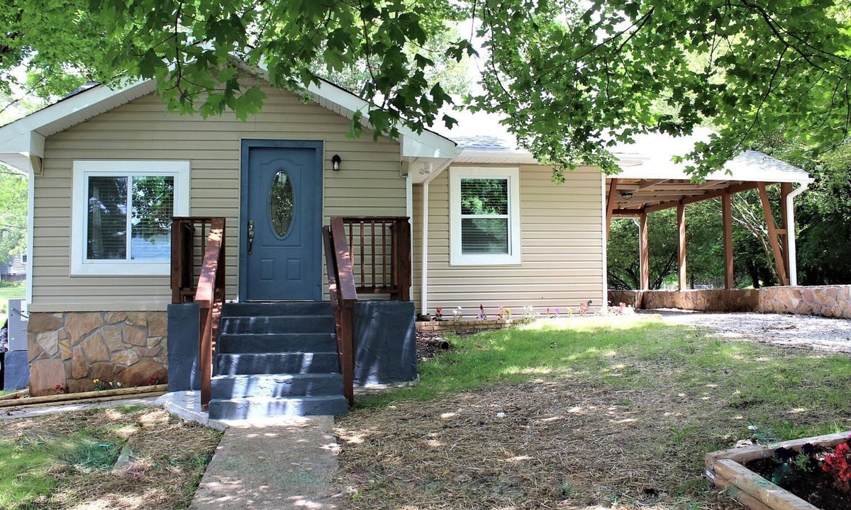 Knoxville House | Charming 2-bedroom house in marvelous Knoxville
