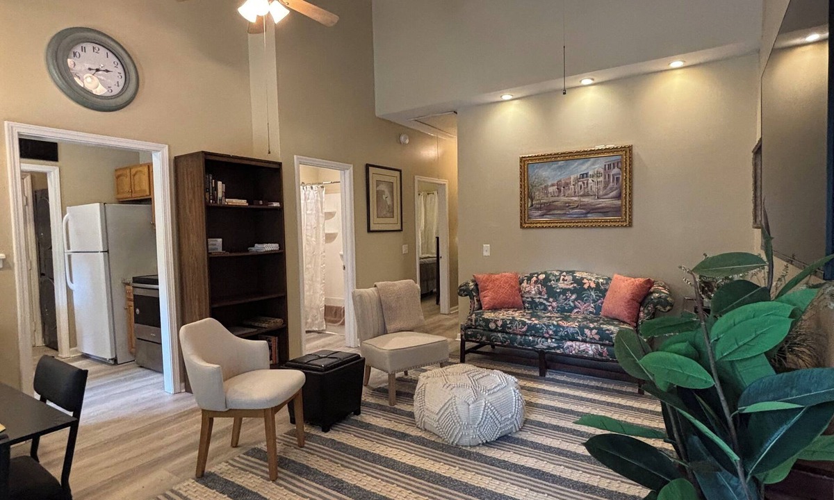 Benjamin Van Clark Park House | Charming 2-bedroom house in lovely Savannah, GA with WiFi, AC, backyard.