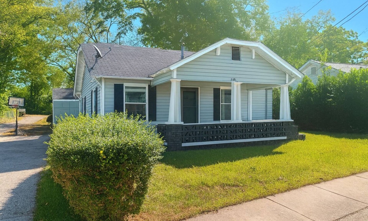 Griffin House | Charming 2-bedroom house in Griffin with AC