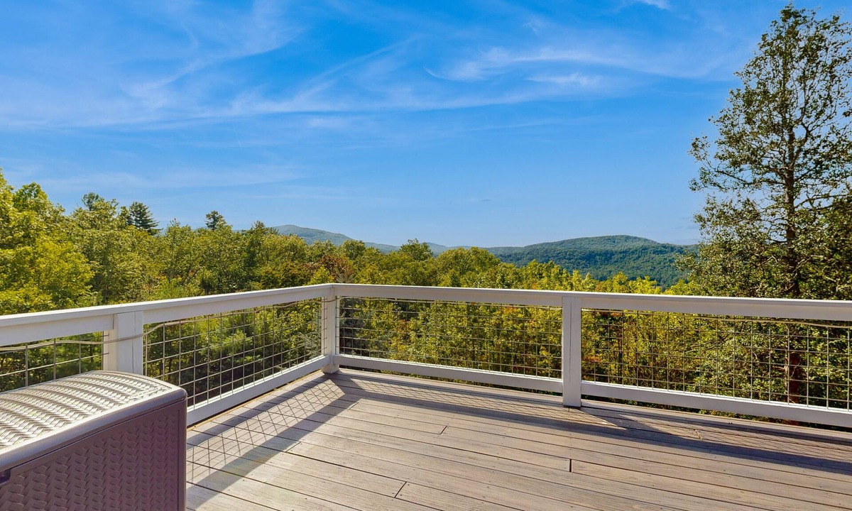 Penrose House | Charming 2 BR home with Stunning Views from outdoor deck