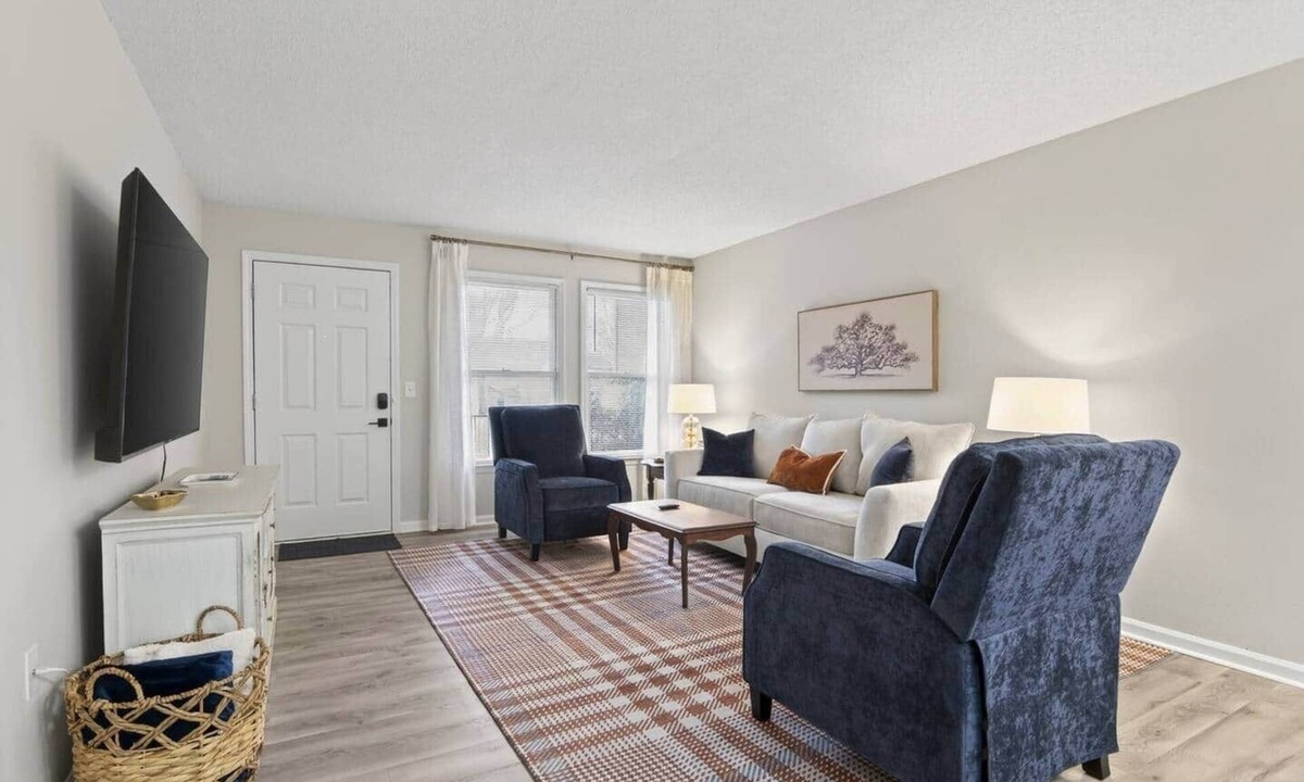 Auburn House | Charming 2BR/2BA Condo - Steps from Auburn Campus