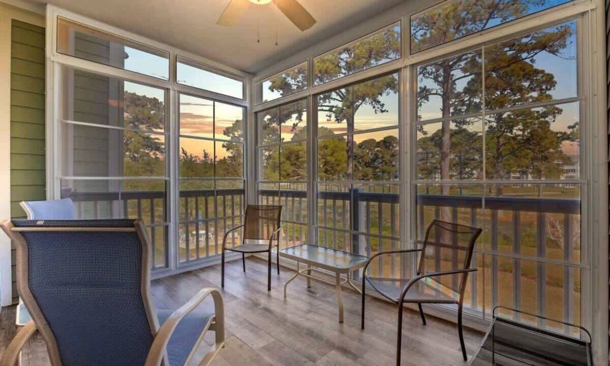 Central Myrtle Beach Condo | Charming 2BR,Pool,W22