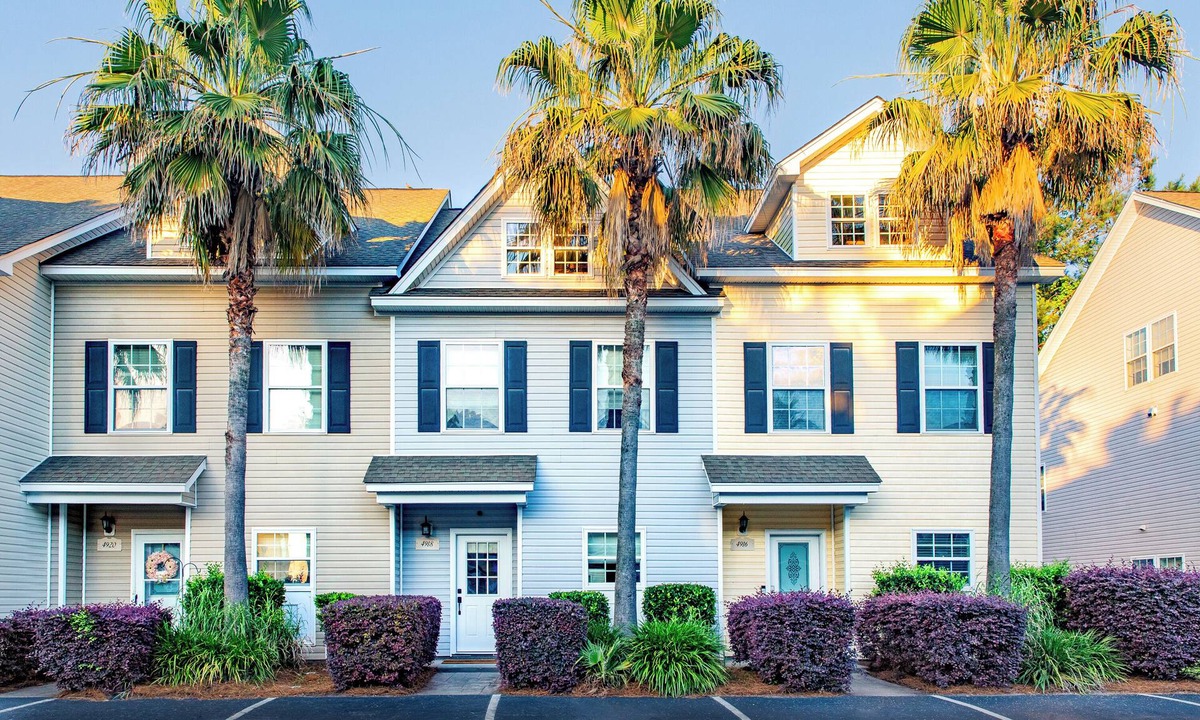 North Charleston House | Charming 3-bedroom townhome Near Historic Downtown + Balcony + Lake Access