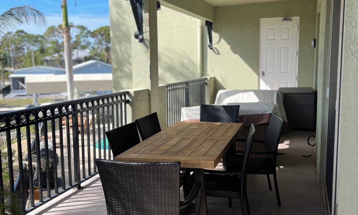 Englewood Condo | Charming 3-bedroom 2.5-bath condo on a canal with elevator and pool!