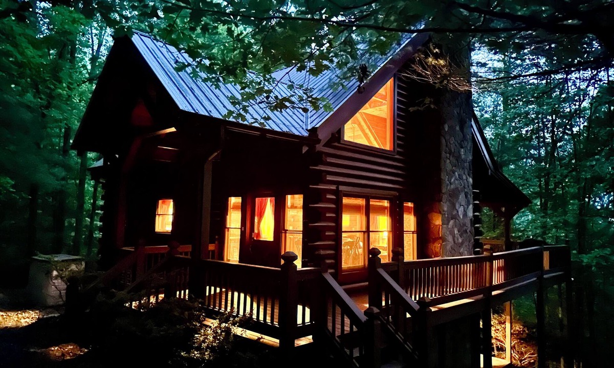 Morganton Cabin | Charming 3-bedroom cabin with WiFi, AC ten mins from downtown Blue Ridge