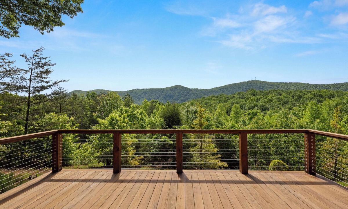 Piney Mountain House | Charming 3-bedroom cabin in marvelous Saluda with amazing views!
