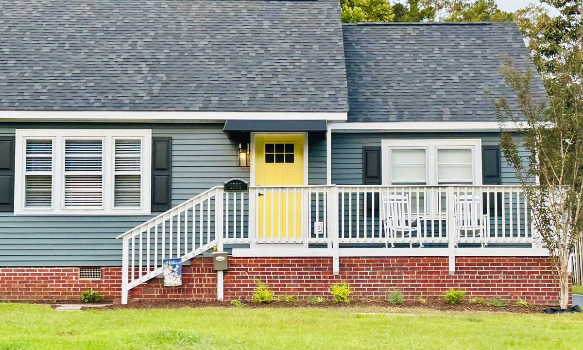 Conway House | Charming 4-bedroom home located in Historic District of Downtown of Conway, SC!
