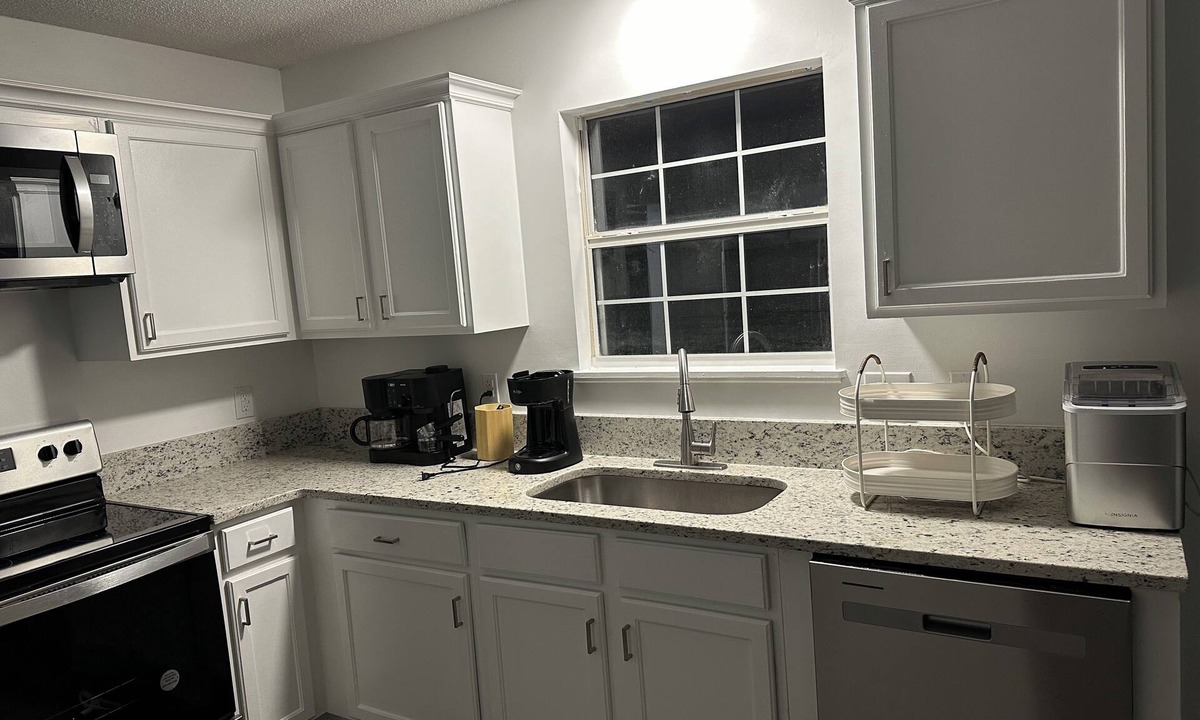 Huntcliff House | Charming 4-bedroom house with AC and WiFi in amazing Columbia