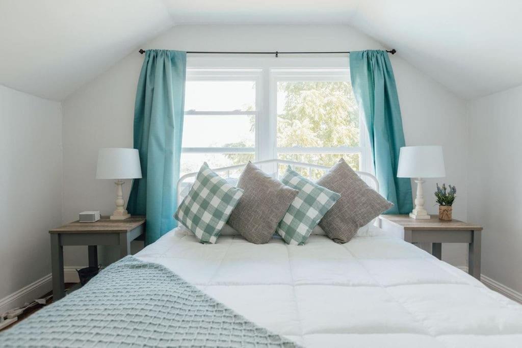 Bristol Apartment | Charming Apt with chic decor Superhost w 5 Stars