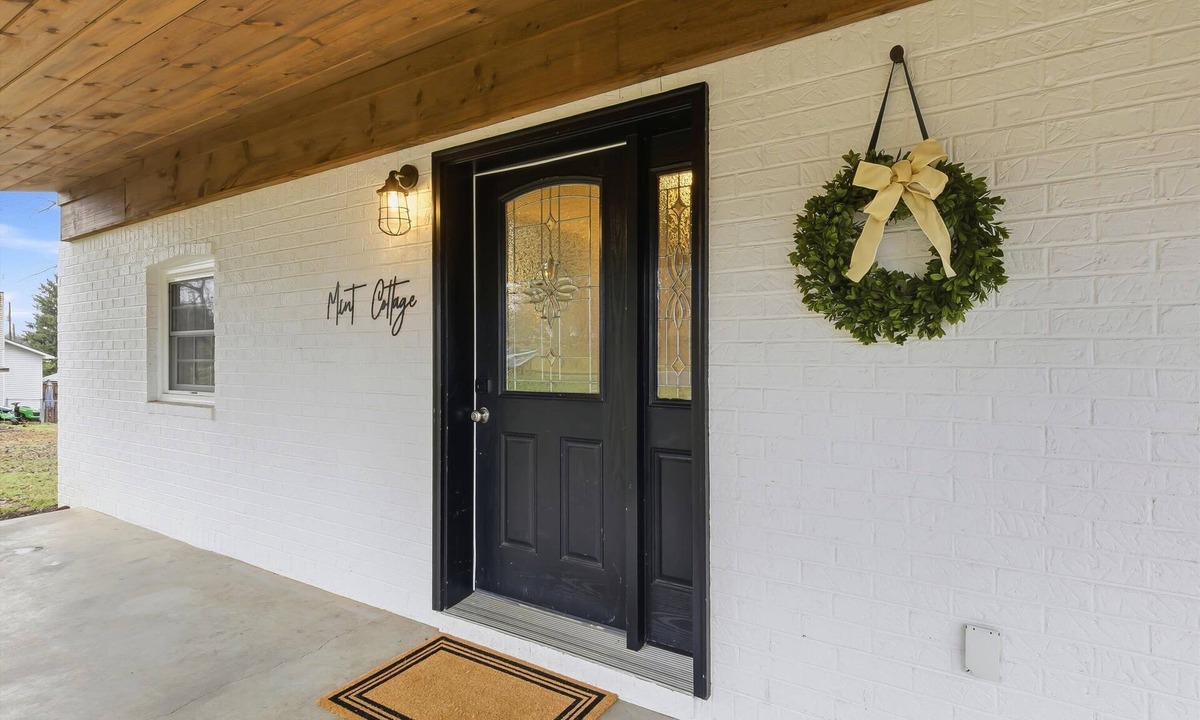 Maryville Cottage | Charming Basecamp for Knoxville, Smokies & Dragon