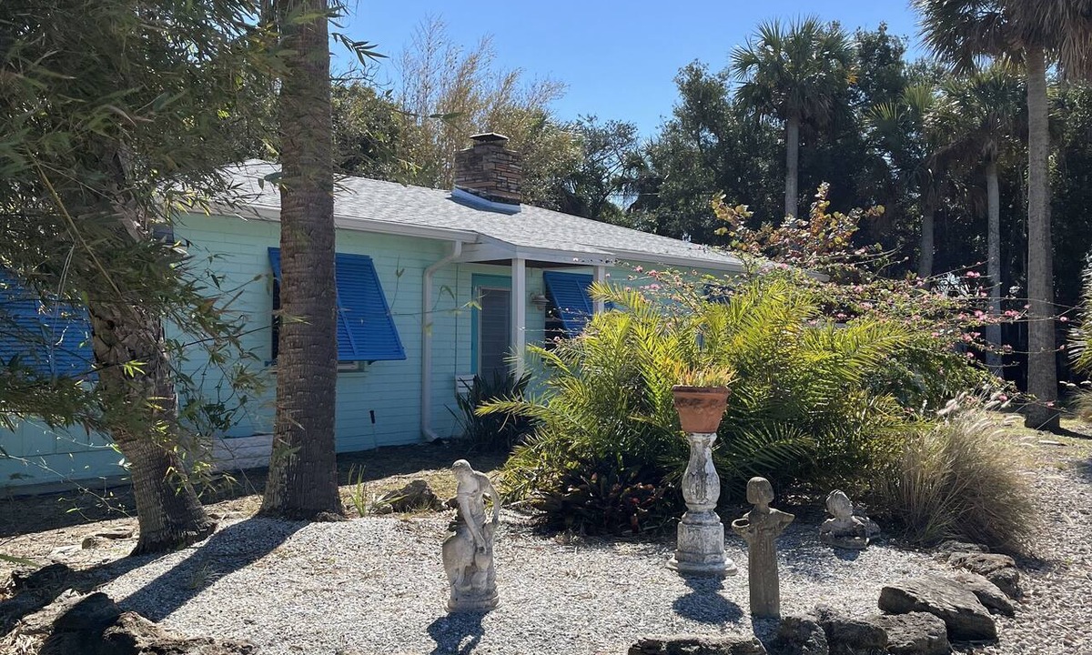New Smyrna Beach House | Charming Beachside Cottage in New Smyrna Beach