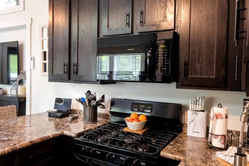 Monteagle House | Charming Cabin with Barbecue in Monteagle, Tennessee