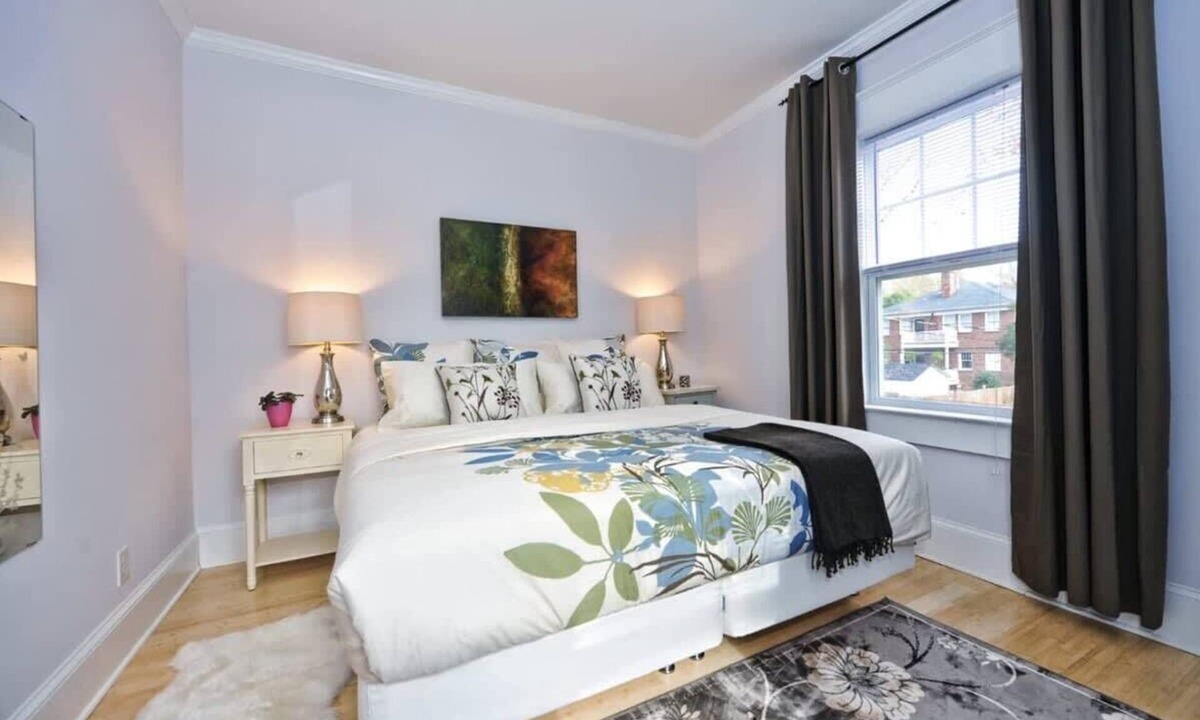 Dilworth Condo | Charming Dilworth 1BR King Condo | Balcony | Walkable
