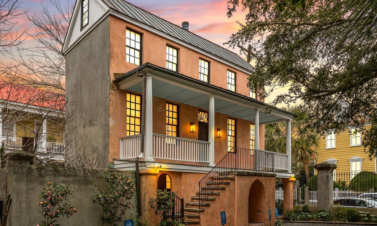 Cannonborough Elliotborough Apartment | Charming Historic 1BR w/Private Porch + Free Parking