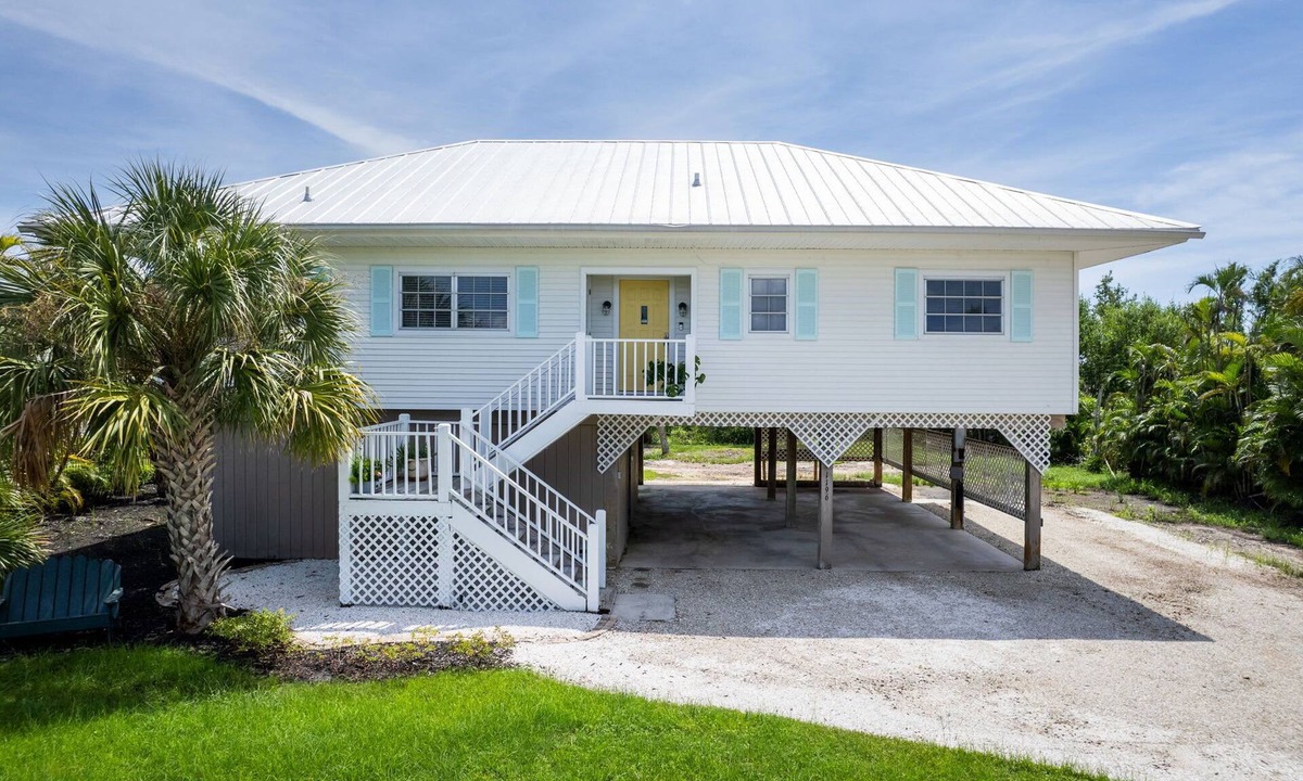 The Dunes House | Charming Island Cottage in Dunes Golf Tennis Club