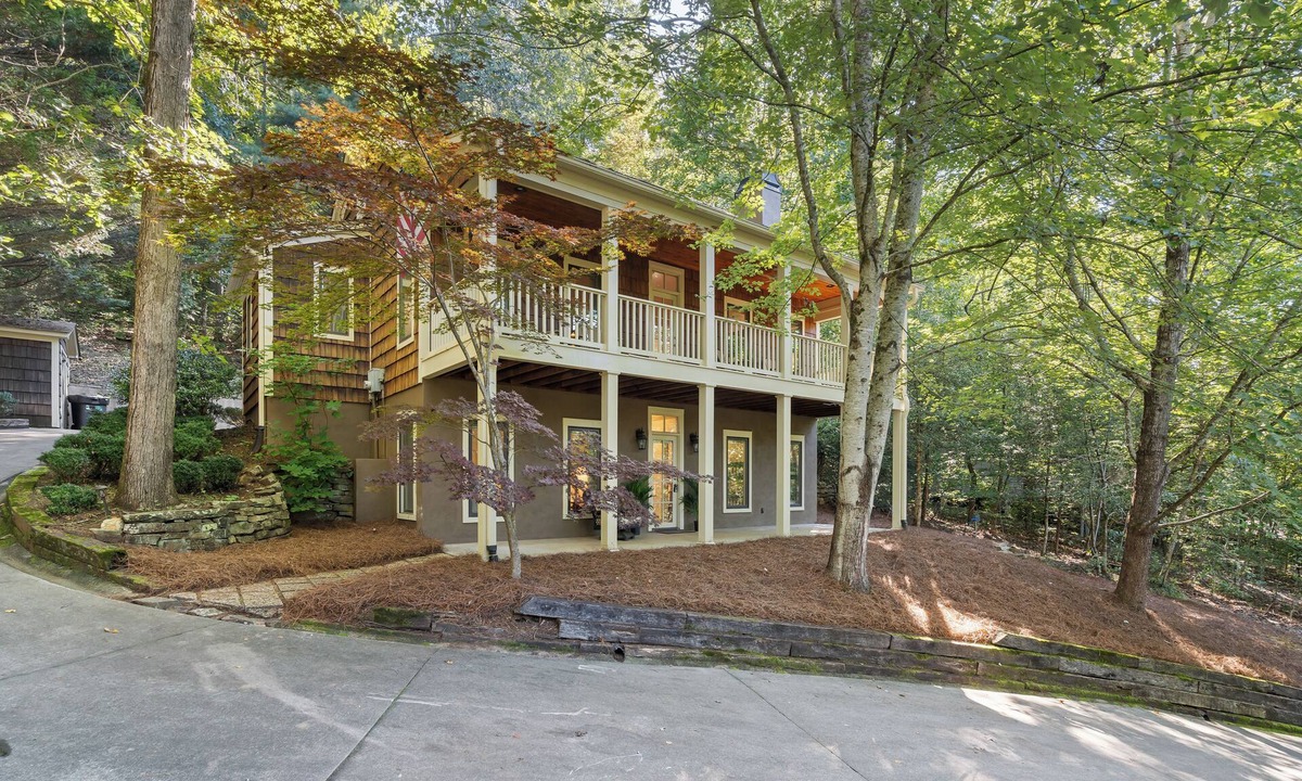 Tiger House | Charming Lake Burton Cottage with Private Dock & Boathouse