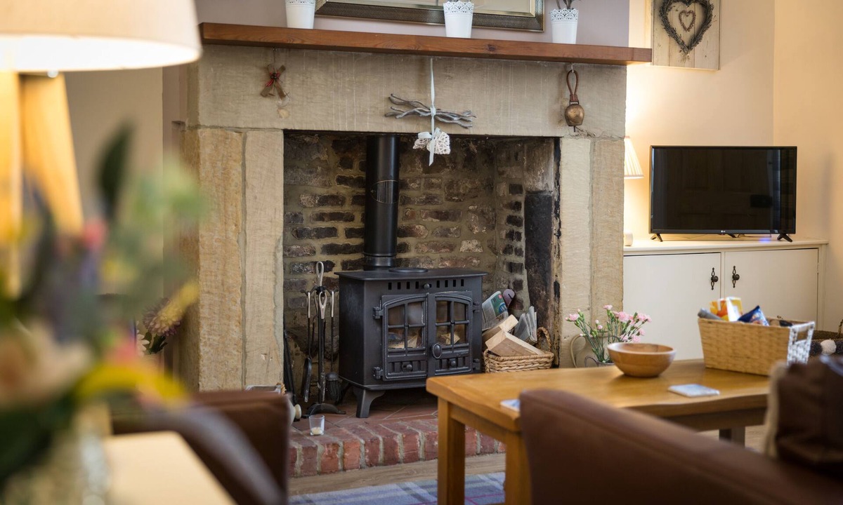 South Charlton Cottage | Charming Original Stone Cottage Close To Beaches and Countryside