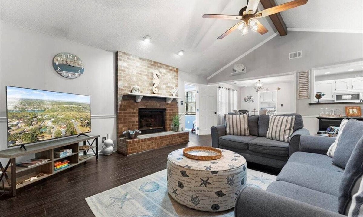 Savannah House | Charming Savannah Family Home, Game Room, Dog Friendly