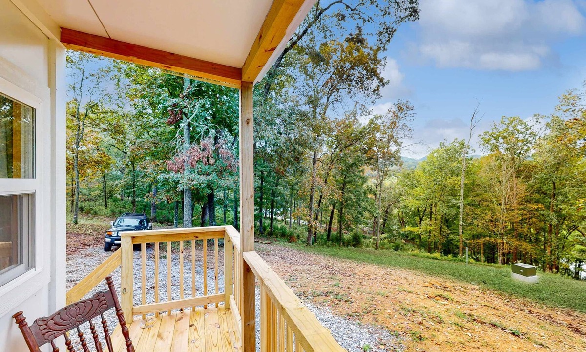 Maynardville House | Charming Studio, Sleeps 2・Grill・Porch・Dog Welcome