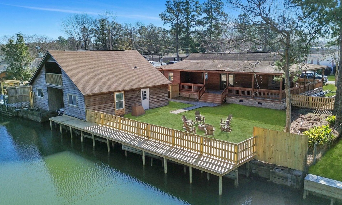 Russellville House | Charming Waterfront Home w/Lake Access - Pet Friendly