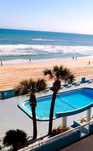 Bostroms Lower Ormond Beach Hotel | Chateau Mar Beach Hotel NEWLY REFURBISHED