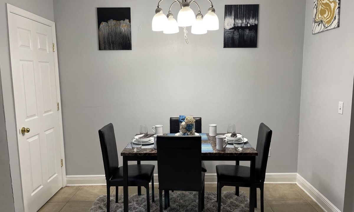 Tallahassee House | Cheerful 3-bedrooms with free WiFi & ESPN sleeps 6