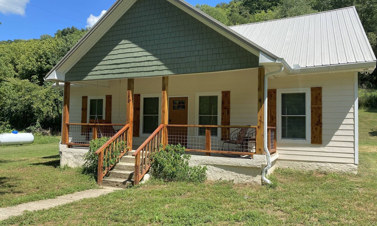Lancaster House | Chic Farmhouse Escape with Private Trails – Dawson Creek