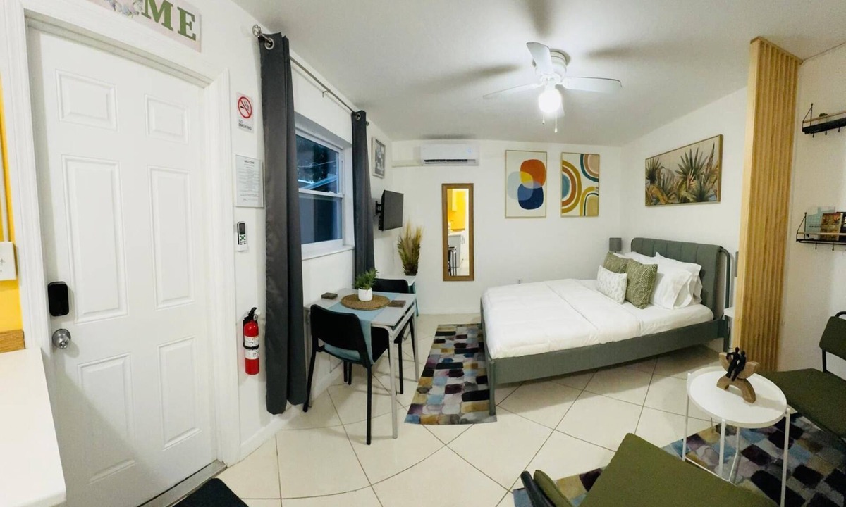 Survey Creek Apartment | Chic Studio Minutes from Hard Rock Café Hollywood
