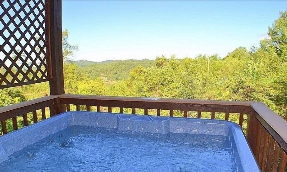 Sevierville Cabin | Chimney Ridge by RedAwning