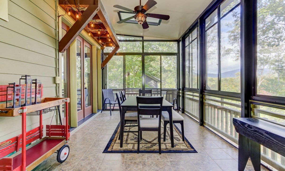 Big Canoe House | Choctaw Getaway - Scenic Sips, Fun Games, Movie Nights, Golf, Tennis, & Swimming
