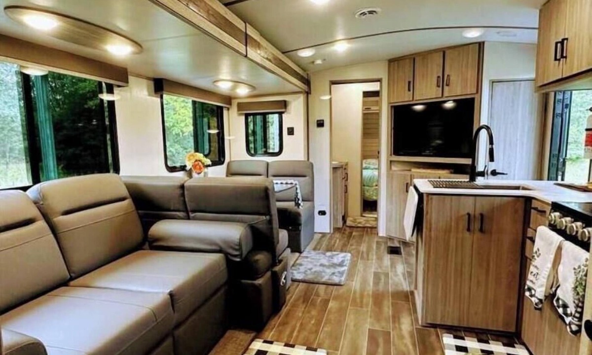 Glendon House | City-Accessible Camper
