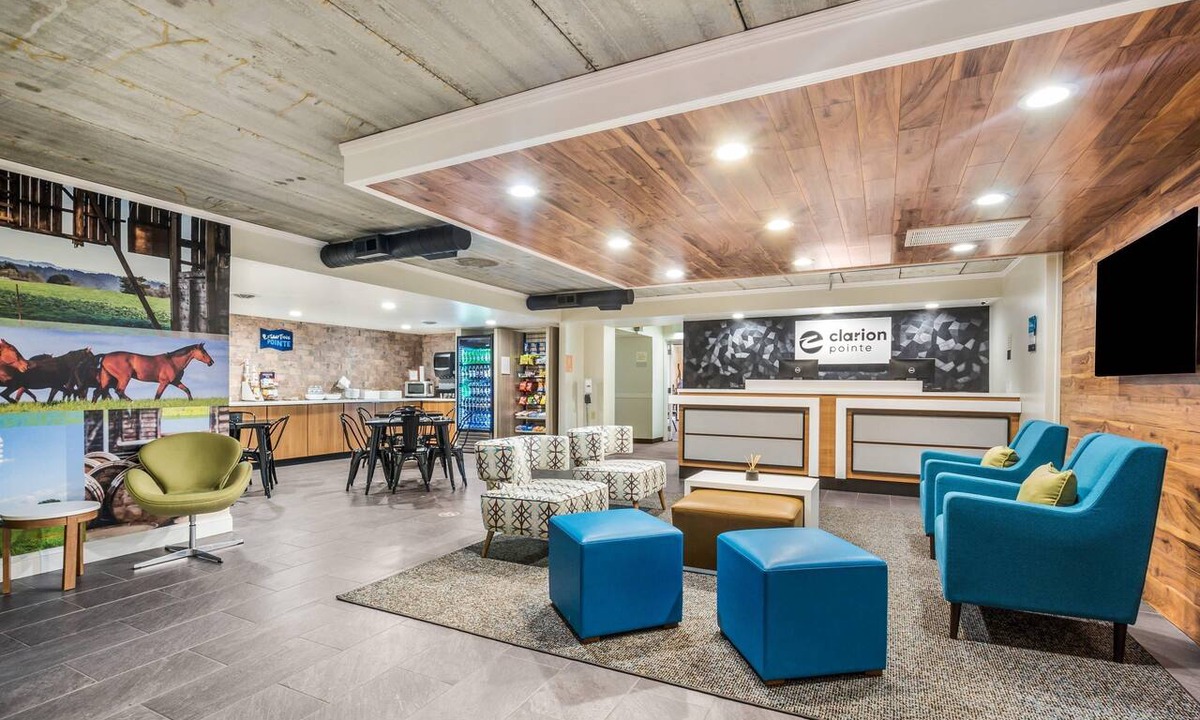 Richmond Hotel | Clarion Pointe Richmond North near University