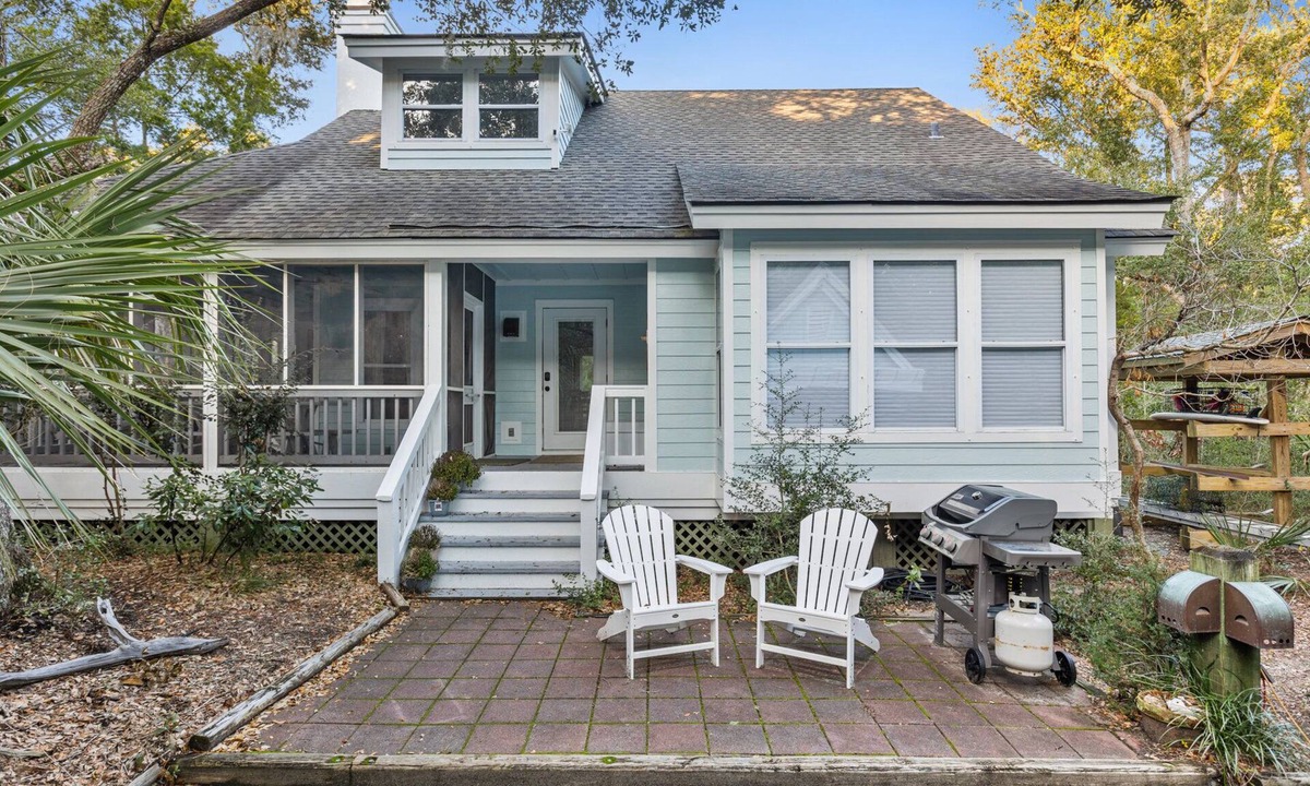 Bald Head Island House | Classic Coastal Carolina Beach House 4 BR 3 Baths Walk to Beach Pet Friendly