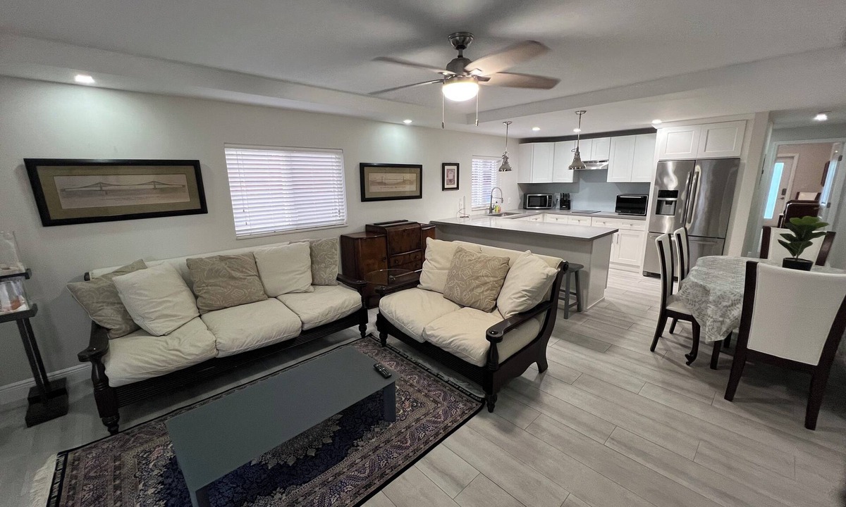 Plantation Tropical Park Apartment | Clean, comfortable, & centrally located 1/1
