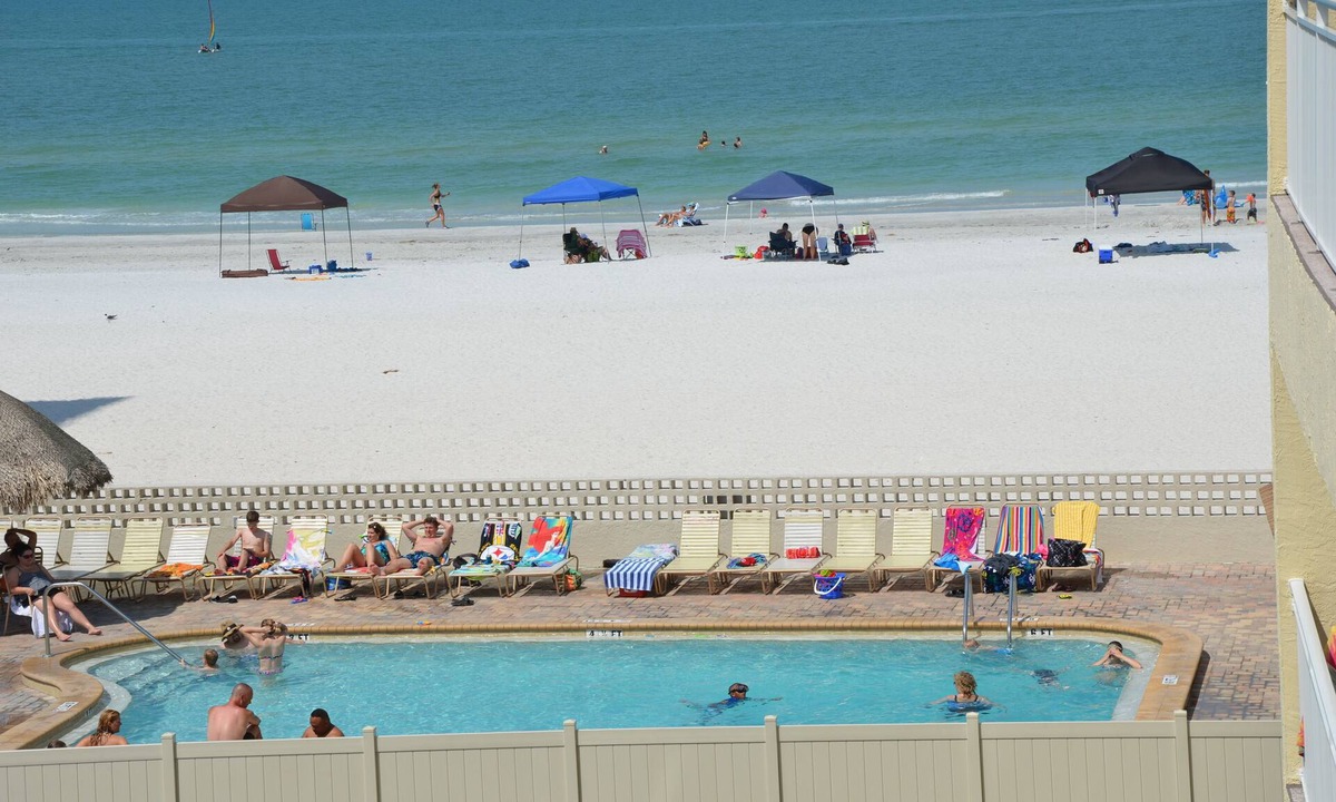 Redington Shores Condo | CLEARWATER/ST. PETE BEACH AREA, BCHFT CONDO, 3BD, 3BTH, LIKE NEW, CK THE REVIEWS