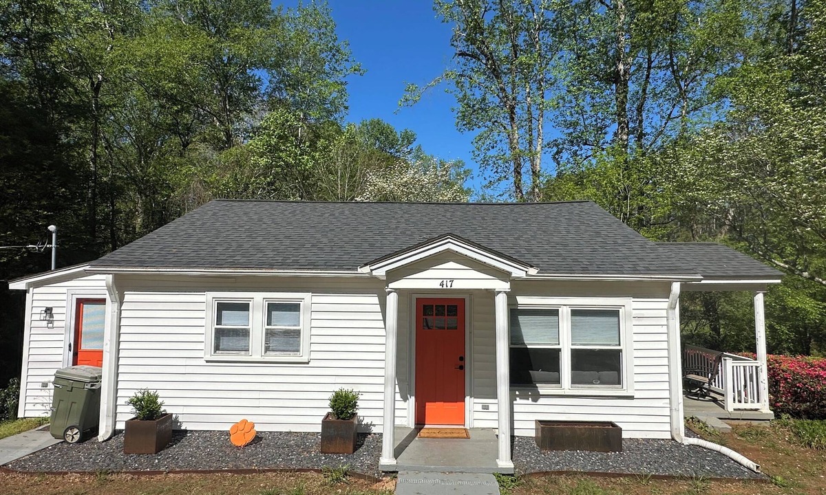 Clemson House | Clemson Cottage - Minutes from CU, Death Valley, Jervey, Patrick & Pendleton Sq.