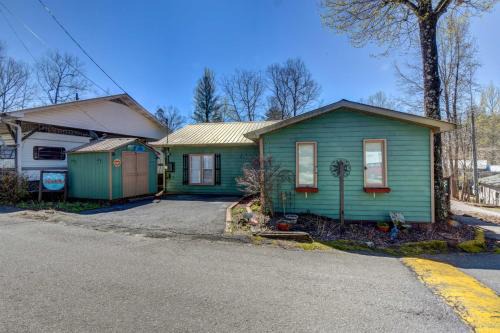 Cleveland House | Cleveland Cabin w/Private Hot Tub ~ 7 Mi to Helen