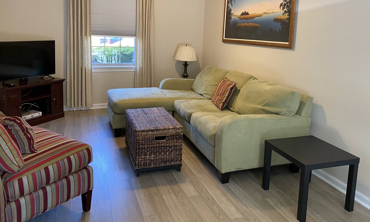 Seven Oaks Condo | Cloister’s 1Br End Unit Condo