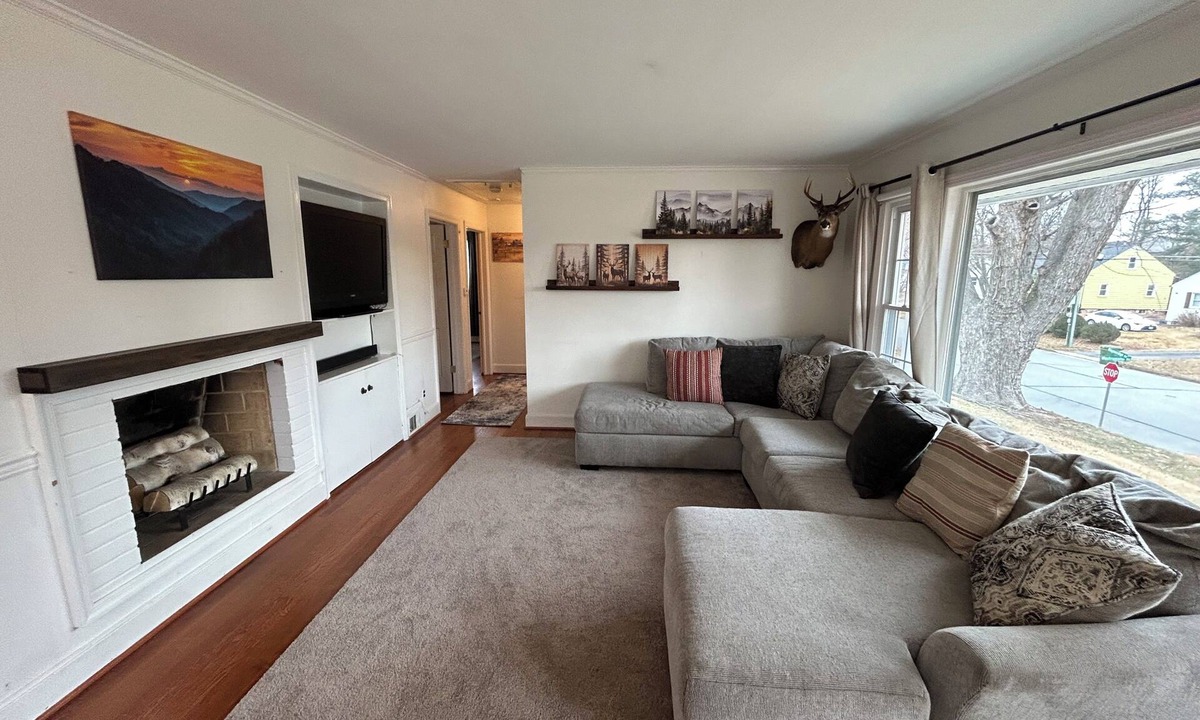 Waynesboro House | Close to everything! Wintergreen Resort, Skyline Drive, Nelson 151 and more!