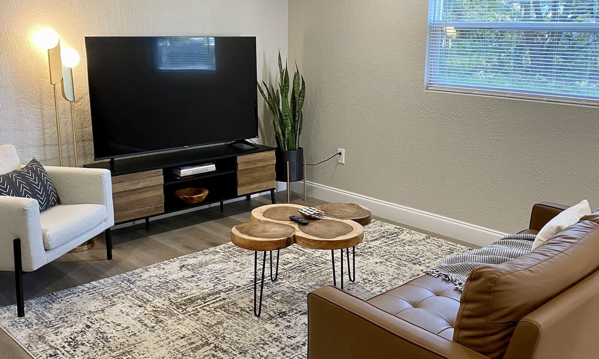 Fairview Shores House | Close to Universal, IOA and downtown Orlando King 2 Bedroom & dedicated office