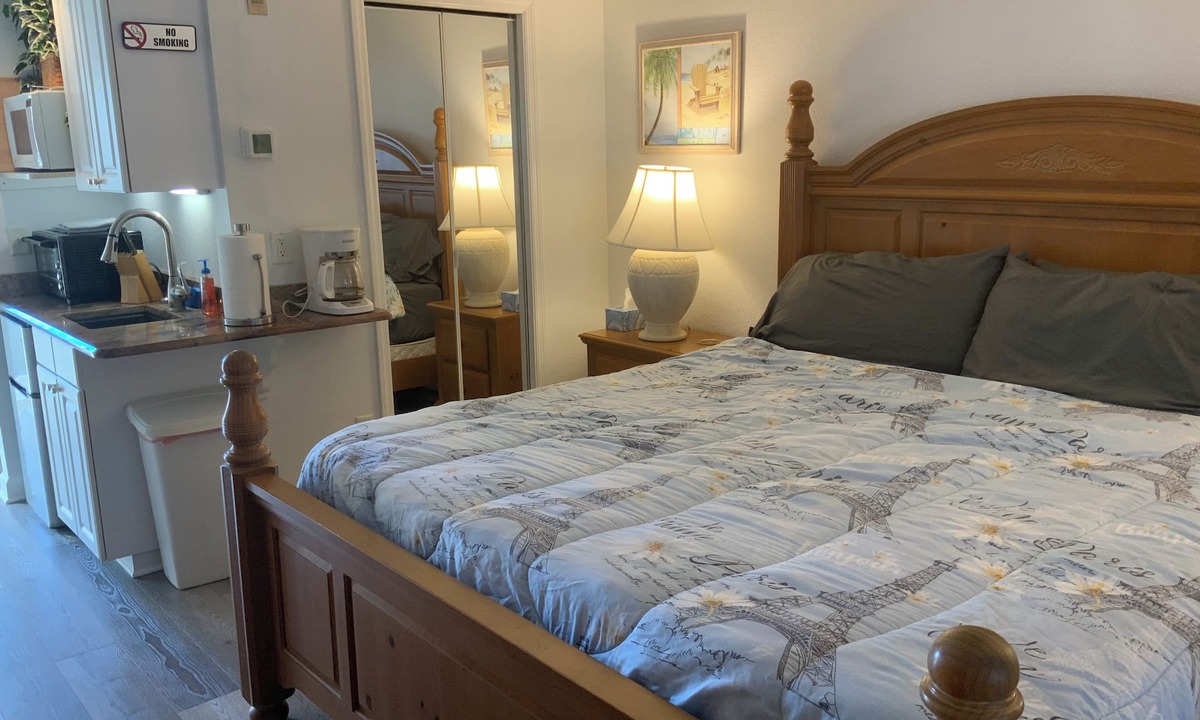 Lutz Apartment | Clothing Optional Studio in Paradise Lakes Resort nudist community