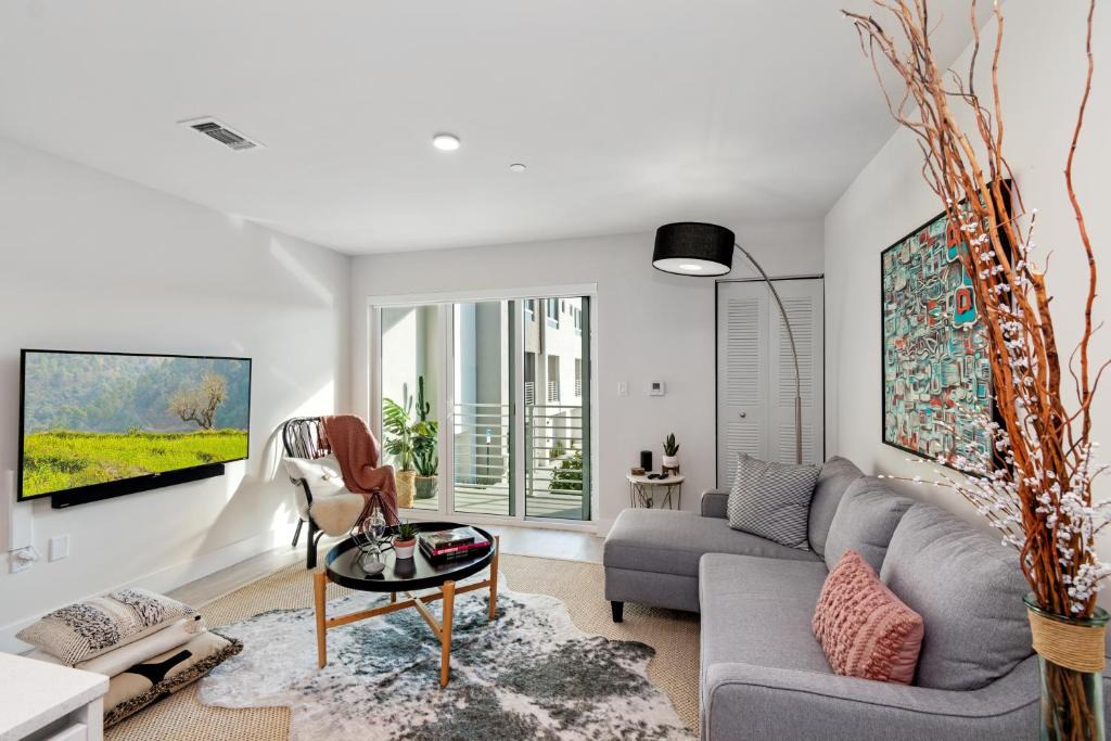 Ojus Apartment | Cloud9 - Aventura at Aventura Village