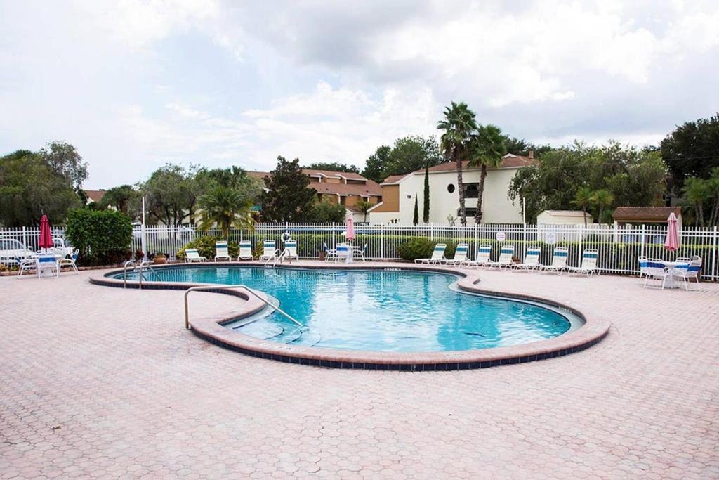 Ventura House | Clubview Country Club Condo