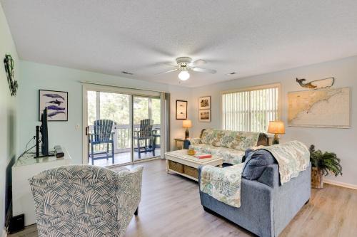 St. James House | Coastal Condo w/Screened Deck + Community Pool